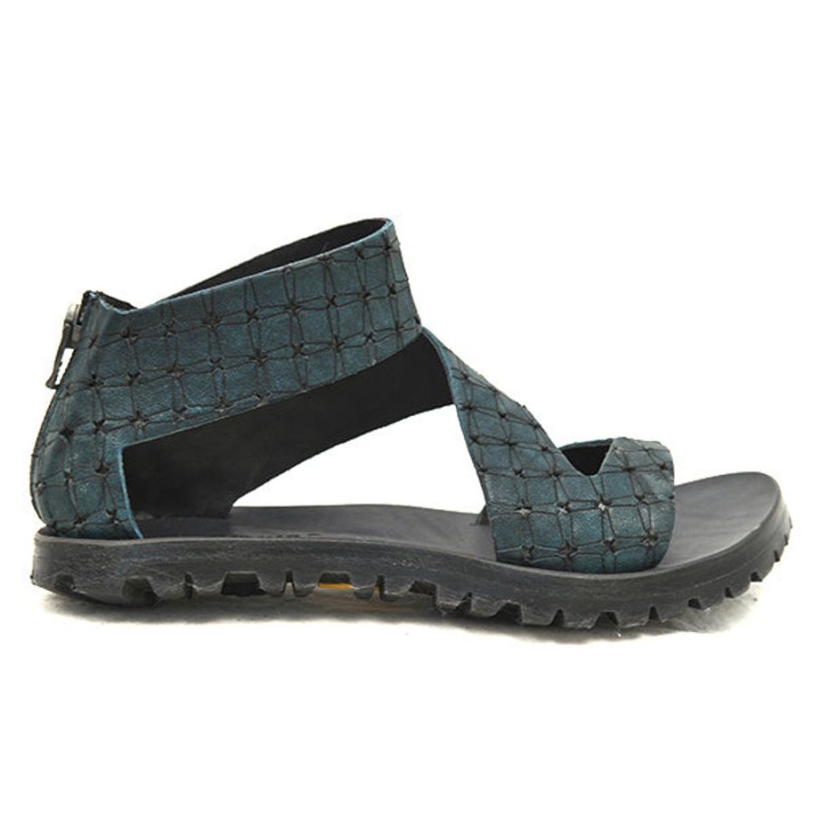 CYDWOQ Rock-V Sandals